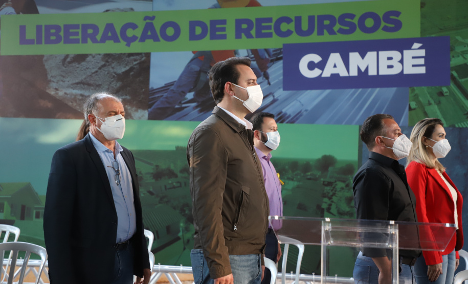 O Governo do Estado destinou R$ 3,1 milhões para ampliar o atendimento à saúde e melhorar a infraestrutura urbana de Cambé, na Região Norte. O anúncio foi feito pelo governador Carlos Massa Ratinho Junior nesta quinta-feira (13) em agenda na cidade.  -  Cambé, 13/05/2021  -  Foto: Ari Dias/AEN