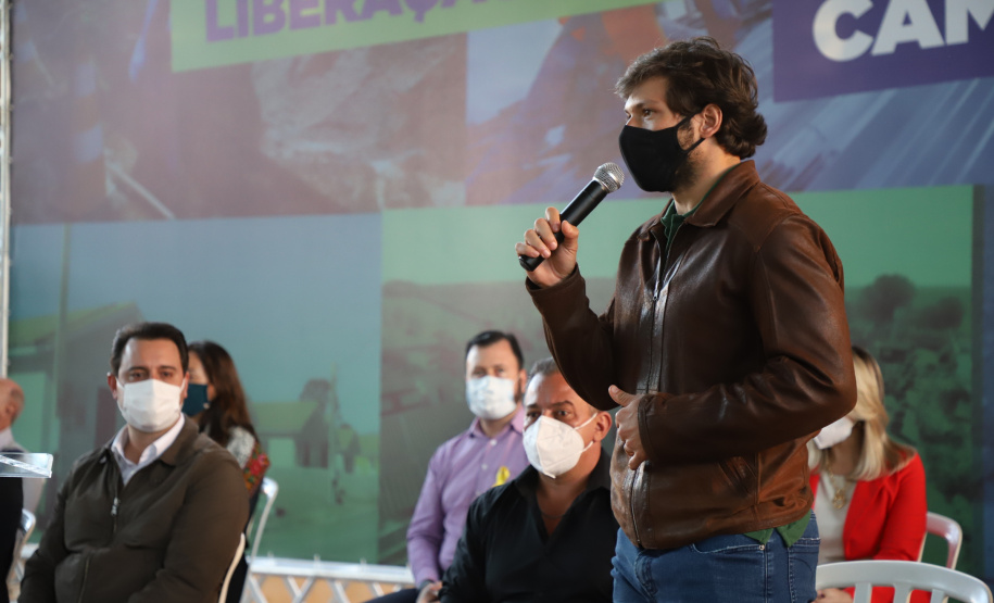 O Governo do Estado destinou R$ 3,1 milhões para ampliar o atendimento à saúde e melhorar a infraestrutura urbana de Cambé, na Região Norte. O anúncio foi feito pelo governador Carlos Massa Ratinho Junior nesta quinta-feira (13) em agenda na cidade.  -  Cambé, 13/05/2021  -  Foto: Ari Dias/AEN