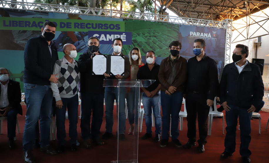 O Governo do Estado destinou R$ 3,1 milhões para ampliar o atendimento à saúde e melhorar a infraestrutura urbana de Cambé, na Região Norte. O anúncio foi feito pelo governador Carlos Massa Ratinho Junior nesta quinta-feira (13) em agenda na cidade.  -  Cambé, 13/05/2021  -  Foto: Ari Dias/AEN