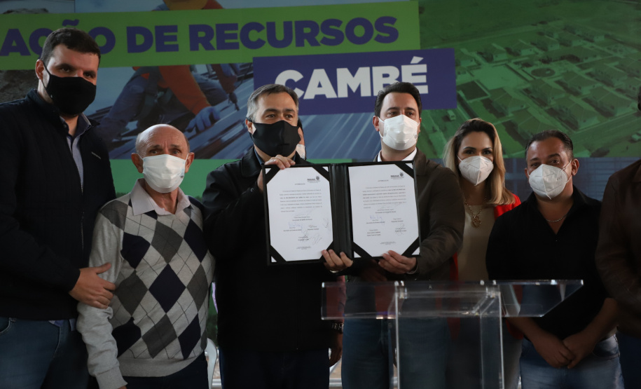 O Governo do Estado destinou R$ 3,1 milhões para ampliar o atendimento à saúde e melhorar a infraestrutura urbana de Cambé, na Região Norte. O anúncio foi feito pelo governador Carlos Massa Ratinho Junior nesta quinta-feira (13) em agenda na cidade.  -  Cambé, 13/05/2021  -  Foto: Ari Dias/AEN