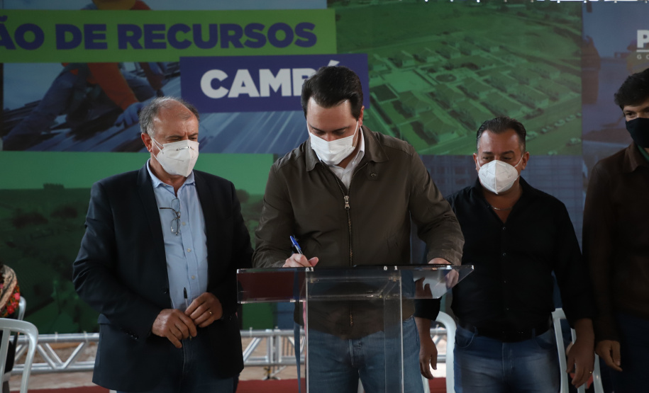 O Governo do Estado destinou R$ 3,1 milhões para ampliar o atendimento à saúde e melhorar a infraestrutura urbana de Cambé, na Região Norte. O anúncio foi feito pelo governador Carlos Massa Ratinho Junior nesta quinta-feira (13) em agenda na cidade.  -  Cambé, 13/05/2021  -  Foto: Ari Dias/AEN