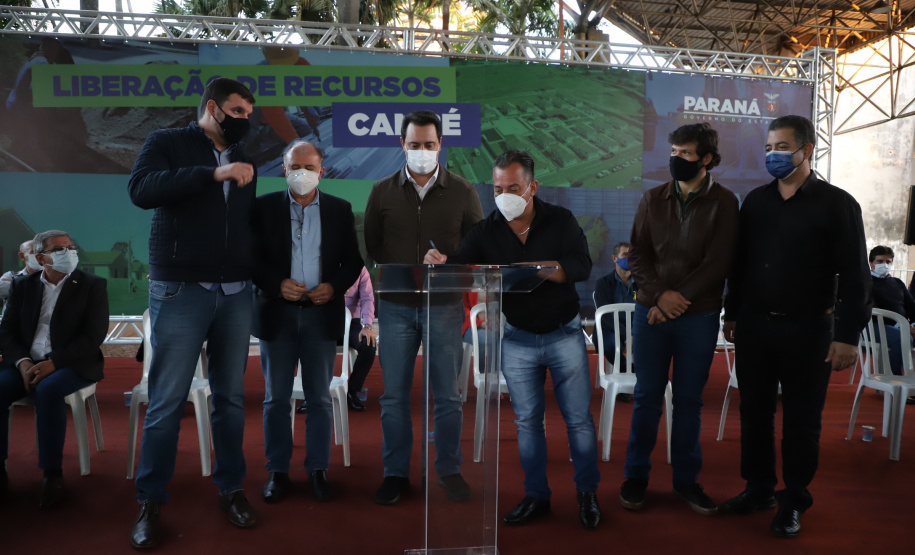 O Governo do Estado destinou R$ 3,1 milhões para ampliar o atendimento à saúde e melhorar a infraestrutura urbana de Cambé, na Região Norte. O anúncio foi feito pelo governador Carlos Massa Ratinho Junior nesta quinta-feira (13) em agenda na cidade.  -  Cambé, 13/05/2021  -  Foto: Ari Dias/AEN