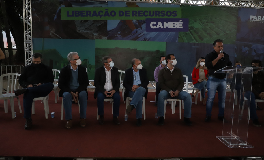 O Governo do Estado destinou R$ 3,1 milhões para ampliar o atendimento à saúde e melhorar a infraestrutura urbana de Cambé, na Região Norte. O anúncio foi feito pelo governador Carlos Massa Ratinho Junior nesta quinta-feira (13) em agenda na cidade.  -  Cambé, 13/05/2021  -  Foto: Ari Dias/AEN