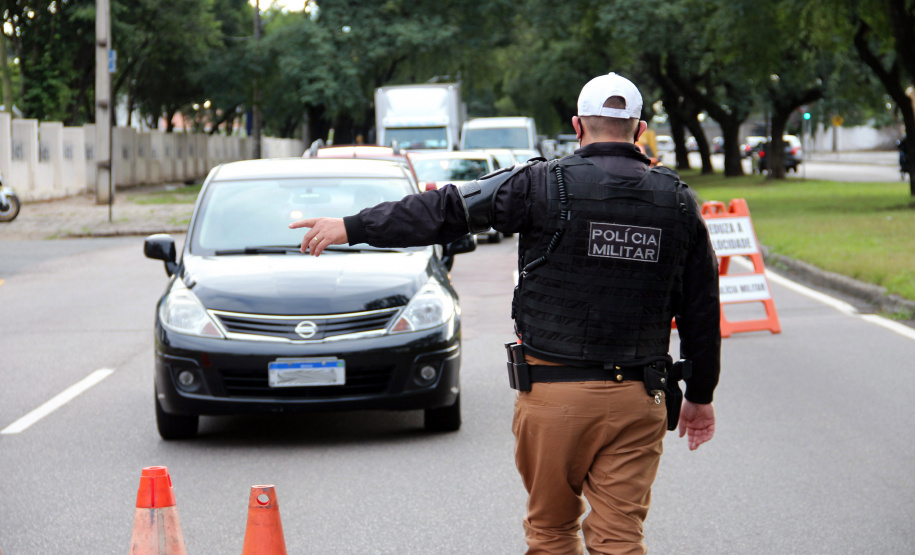 13-05-2021 Blitz educativa em alusão ao Maio Amarelo. Curitiba, 13 de maio de 2021. Blitz educativa em alusão ao Maio Amarelo.