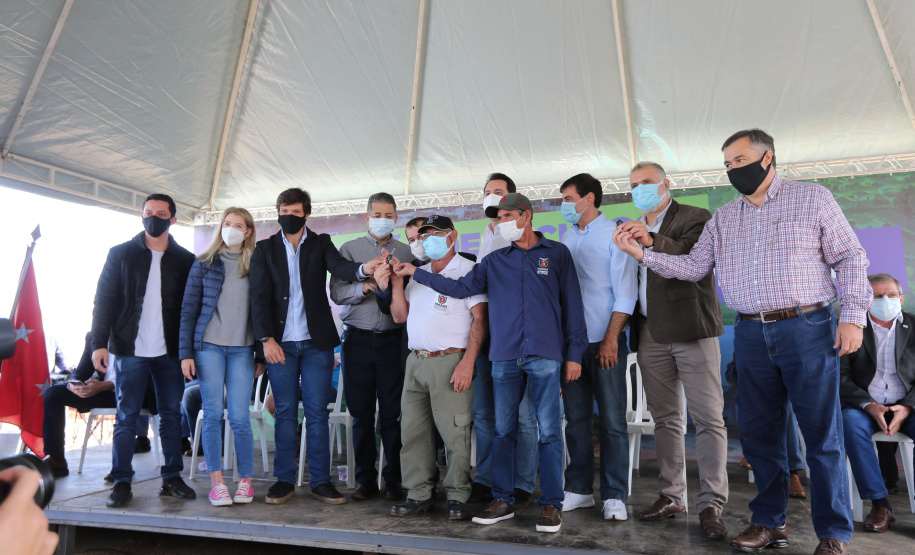 O governador Carlos Massa Ratinho Junior libera novos recursos para Londrina nesta sexta-feira (14), além de visitar as obras de construção da Cidade Industrial, que conta com investimento do Estado. Entre as iniciativas está a construção de um Condomínio do Idoso no município, dentro do programa Viver Mais Paraná.   14/05/2021 - Foto: Geraldo Bubniak/AEN