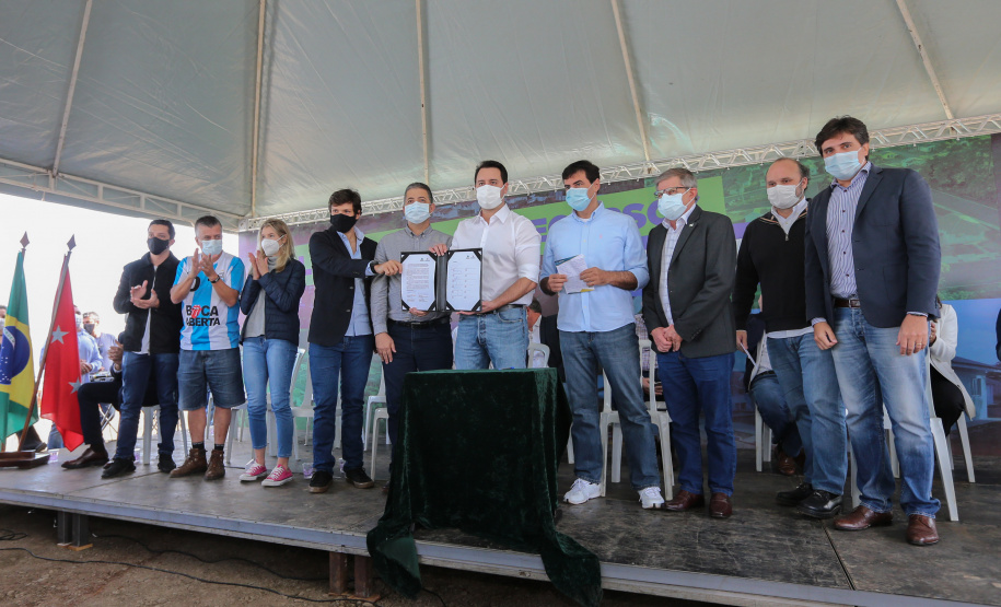 O governador Carlos Massa Ratinho Junior libera novos recursos para Londrina nesta sexta-feira (14), além de visitar as obras de construção da Cidade Industrial, que conta com investimento do Estado. Entre as iniciativas está a construção de um Condomínio do Idoso no município, dentro do programa Viver Mais Paraná.   14/05/2021 - Foto: Geraldo Bubniak/AEN