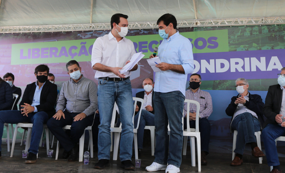O governador Carlos Massa Ratinho Junior libera novos recursos para Londrina nesta sexta-feira (14), além de visitar as obras de construção da Cidade Industrial, que conta com investimento do Estado. Entre as iniciativas está a construção de um Condomínio do Idoso no município, dentro do programa Viver Mais Paraná.   14/05/2021 - Foto: Geraldo Bubniak/AEN