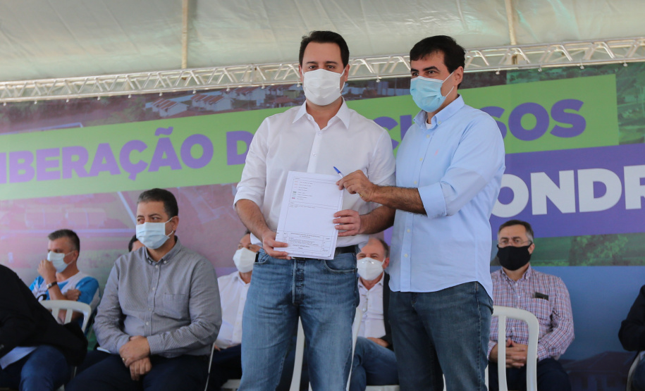 O governador Carlos Massa Ratinho Junior libera novos recursos para Londrina nesta sexta-feira (14), além de visitar as obras de construção da Cidade Industrial, que conta com investimento do Estado. Entre as iniciativas está a construção de um Condomínio do Idoso no município, dentro do programa Viver Mais Paraná.   14/05/2021 - Foto: Geraldo Bubniak/AEN