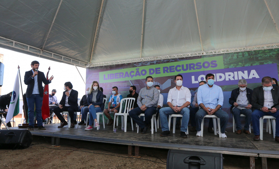 O governador Carlos Massa Ratinho Junior libera novos recursos para Londrina nesta sexta-feira (14), além de visitar as obras de construção da Cidade Industrial, que conta com investimento do Estado. Entre as iniciativas está a construção de um Condomínio do Idoso no município, dentro do programa Viver Mais Paraná.   14/05/2021 - Foto: Geraldo Bubniak/AEN