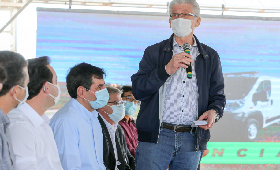 CILON O governador Carlos Massa Ratinho Junior libera novos recursos para Londrina nesta sexta-feira (14), além de visitar as obras de construção da Cidade Industrial, que conta com investimento do Estado. Entre as iniciativas está a construção de um Condomínio do Idoso no município, dentro do programa Viver Mais Paraná. 14/05/2021 - Foto: Geraldo Bubniak/AEN