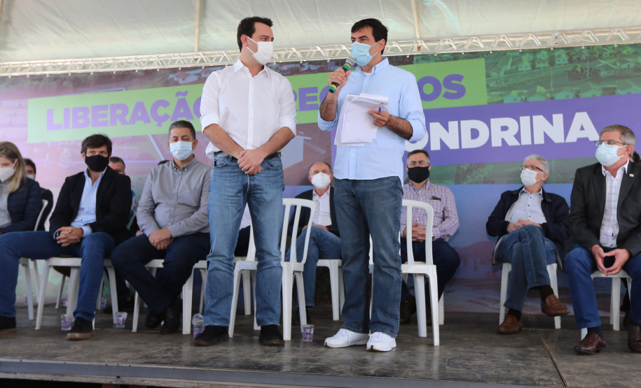 CILON O governador Carlos Massa Ratinho Junior libera novos recursos para Londrina nesta sexta-feira (14), além de visitar as obras de construção da Cidade Industrial, que conta com investimento do Estado. Entre as iniciativas está a construção de um Condomínio do Idoso no município, dentro do programa Viver Mais Paraná. 14/05/2021 - Foto: Geraldo Bubniak/AEN