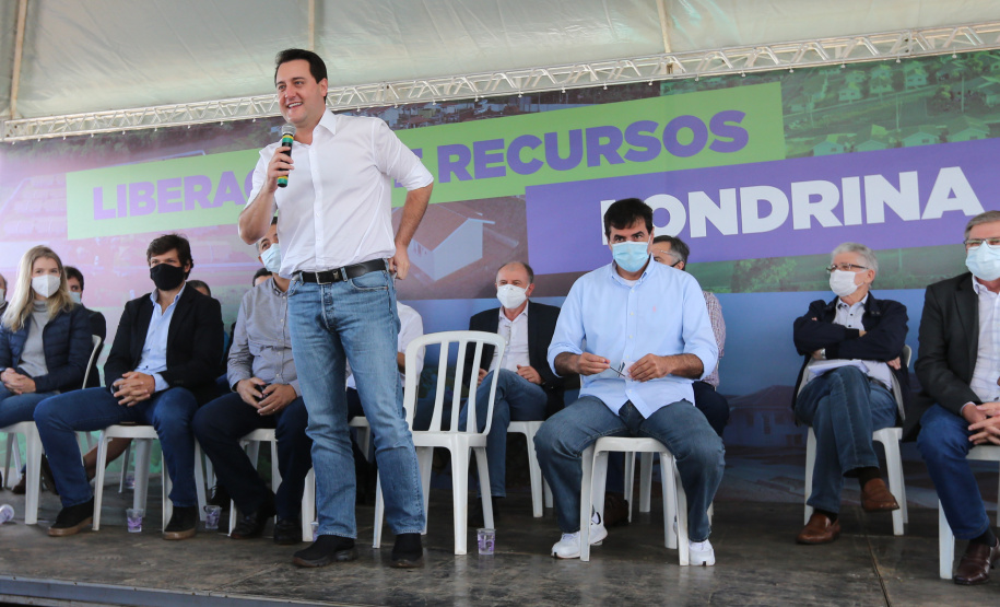 CILON O governador Carlos Massa Ratinho Junior libera novos recursos para Londrina nesta sexta-feira (14), além de visitar as obras de construção da Cidade Industrial, que conta com investimento do Estado. Entre as iniciativas está a construção de um Condomínio do Idoso no município, dentro do programa Viver Mais Paraná. 14/05/2021 - Foto: Geraldo Bubniak/AEN