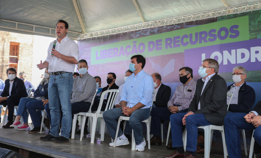 CILON O governador Carlos Massa Ratinho Junior libera novos recursos para Londrina nesta sexta-feira (14), além de visitar as obras de construção da Cidade Industrial, que conta com investimento do Estado. Entre as iniciativas está a construção de um Condomínio do Idoso no município, dentro do programa Viver Mais Paraná. 14/05/2021 - Foto: Geraldo Bubniak/AEN