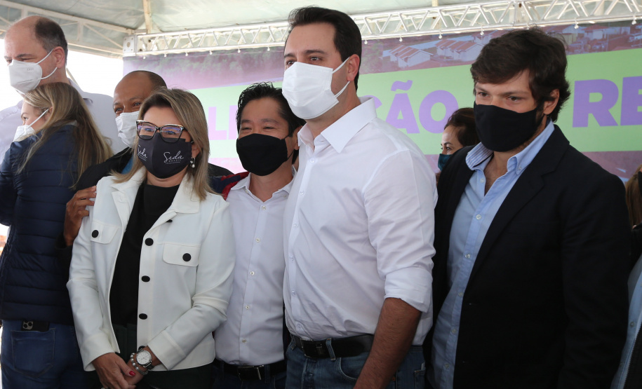 CILON O governador Carlos Massa Ratinho Junior libera novos recursos para Londrina nesta sexta-feira (14), além de visitar as obras de construção da Cidade Industrial, que conta com investimento do Estado. Entre as iniciativas está a construção de um Condomínio do Idoso no município, dentro do programa Viver Mais Paraná. 14/05/2021 - Foto: Geraldo Bubniak/AEN