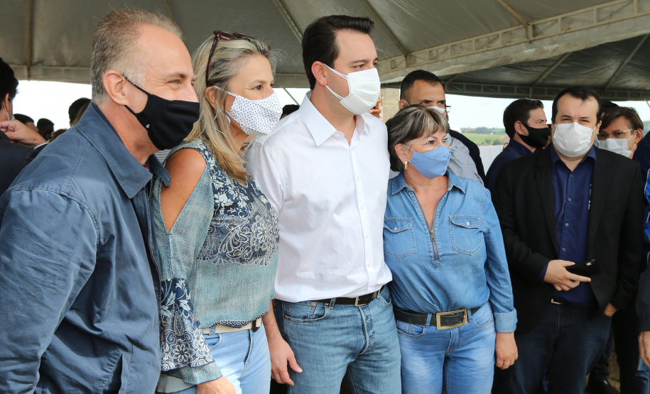 CILON O governador Carlos Massa Ratinho Junior libera novos recursos para Londrina nesta sexta-feira (14), além de visitar as obras de construção da Cidade Industrial, que conta com investimento do Estado. Entre as iniciativas está a construção de um Condomínio do Idoso no município, dentro do programa Viver Mais Paraná. 14/05/2021 - Foto: Geraldo Bubniak/AEN