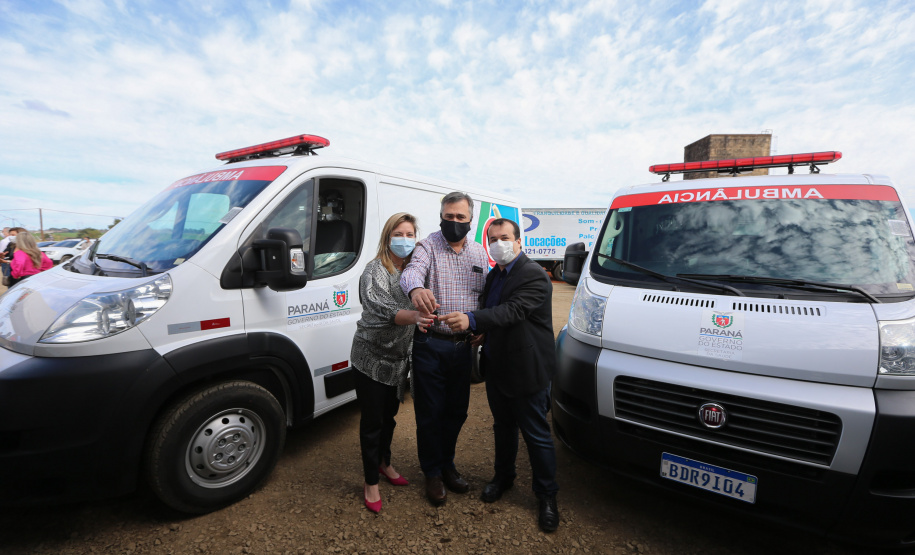 CILON O governador Carlos Massa Ratinho Junior libera novos recursos para Londrina nesta sexta-feira (14), além de visitar as obras de construção da Cidade Industrial, que conta com investimento do Estado. Entre as iniciativas está a construção de um Condomínio do Idoso no município, dentro do programa Viver Mais Paraná. 14/05/2021 - Foto: Geraldo Bubniak/AEN