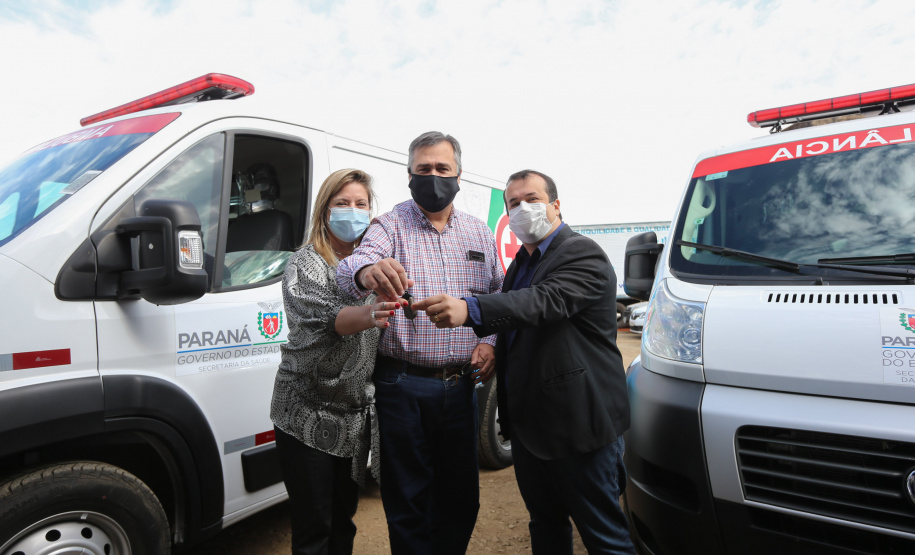 CILON O governador Carlos Massa Ratinho Junior libera novos recursos para Londrina nesta sexta-feira (14), além de visitar as obras de construção da Cidade Industrial, que conta com investimento do Estado. Entre as iniciativas está a construção de um Condomínio do Idoso no município, dentro do programa Viver Mais Paraná. 14/05/2021 - Foto: Geraldo Bubniak/AEN