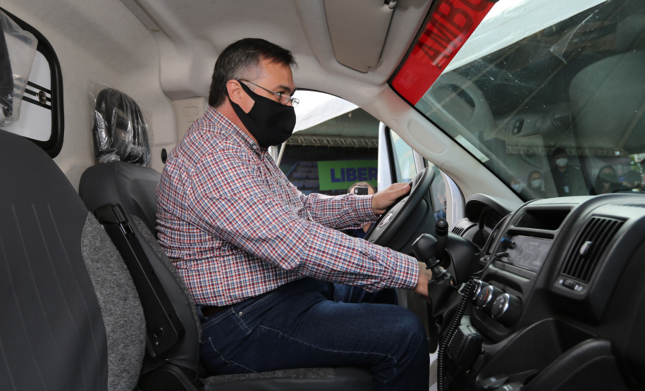 CILON O governador Carlos Massa Ratinho Junior libera novos recursos para Londrina nesta sexta-feira (14), além de visitar as obras de construção da Cidade Industrial, que conta com investimento do Estado. Entre as iniciativas está a construção de um Condomínio do Idoso no município, dentro do programa Viver Mais Paraná. 14/05/2021 - Foto: Geraldo Bubniak/AEN