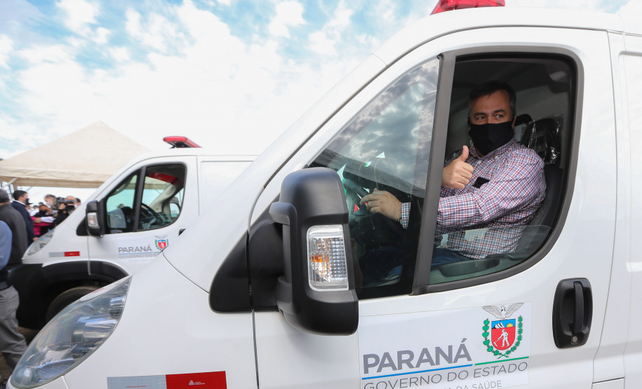 CILON O governador Carlos Massa Ratinho Junior libera novos recursos para Londrina nesta sexta-feira (14), além de visitar as obras de construção da Cidade Industrial, que conta com investimento do Estado. Entre as iniciativas está a construção de um Condomínio do Idoso no município, dentro do programa Viver Mais Paraná. 14/05/2021 - Foto: Geraldo Bubniak/AEN