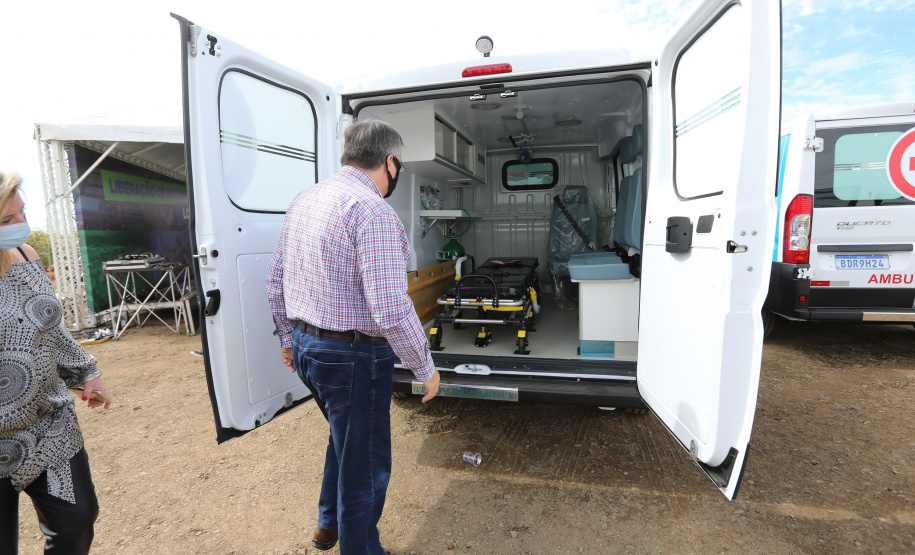 CILON O governador Carlos Massa Ratinho Junior libera novos recursos para Londrina nesta sexta-feira (14), além de visitar as obras de construção da Cidade Industrial, que conta com investimento do Estado. Entre as iniciativas está a construção de um Condomínio do Idoso no município, dentro do programa Viver Mais Paraná. 14/05/2021 - Foto: Geraldo Bubniak/AEN