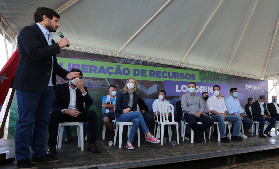 CILON O governador Carlos Massa Ratinho Junior libera novos recursos para Londrina nesta sexta-feira (14), além de visitar as obras de construção da Cidade Industrial, que conta com investimento do Estado. Entre as iniciativas está a construção de um Condomínio do Idoso no município, dentro do programa Viver Mais Paraná. 14/05/2021 - Foto: Geraldo Bubniak/AEN