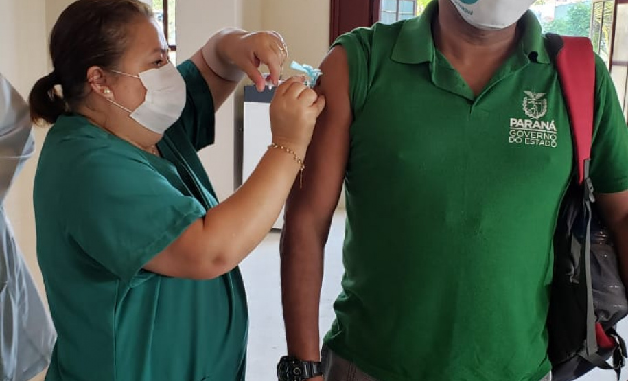Vacinação de professores.Paranaguá. .Foto:SEED