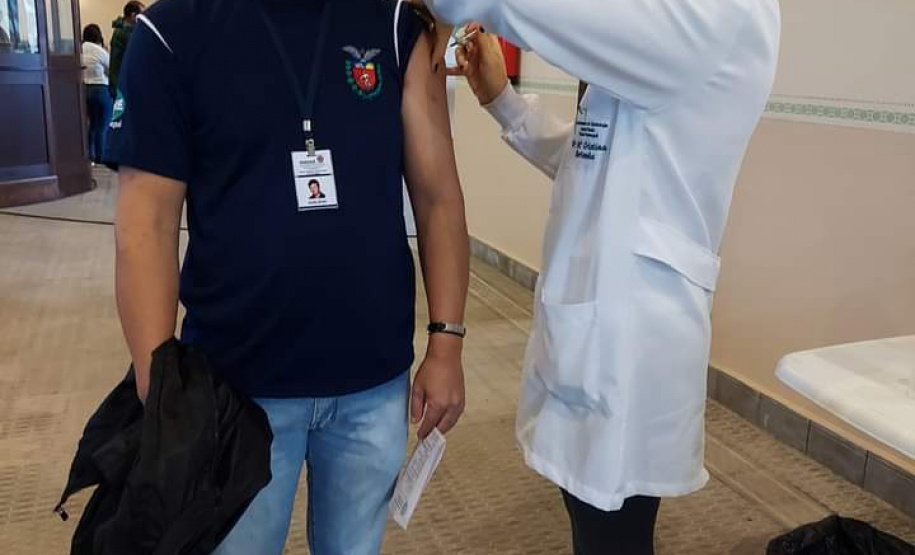 Vacinação de professores. Paranaguá. Foto:SEED