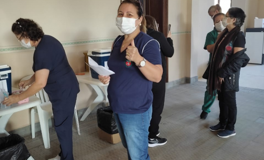 Vacinação de professores. Paranaguá. Foto:SEED