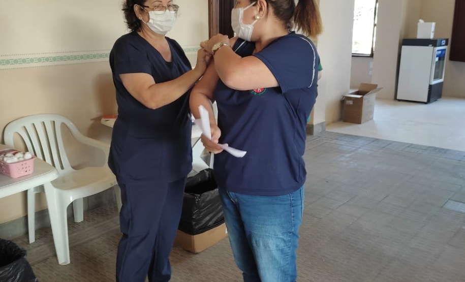 Vacinação de professores. Paranaguá. Foto:SEED