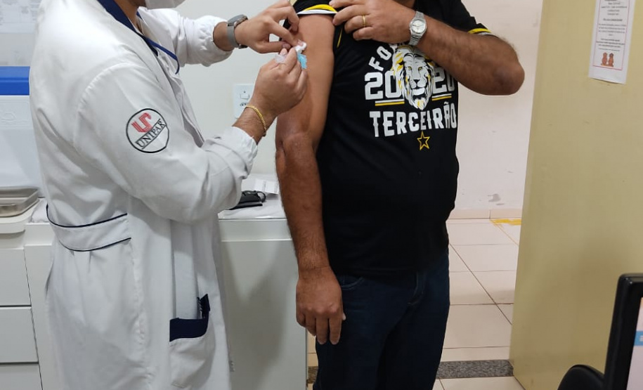 Vacinação de professores. Icaraíma. Foto:SEED