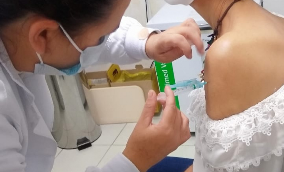 Vacinação de professores. Irati. Foto:SEED