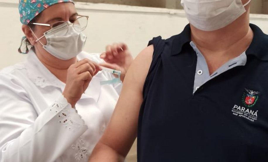 Vacinação de professores. Apucarana. Foto:SEED