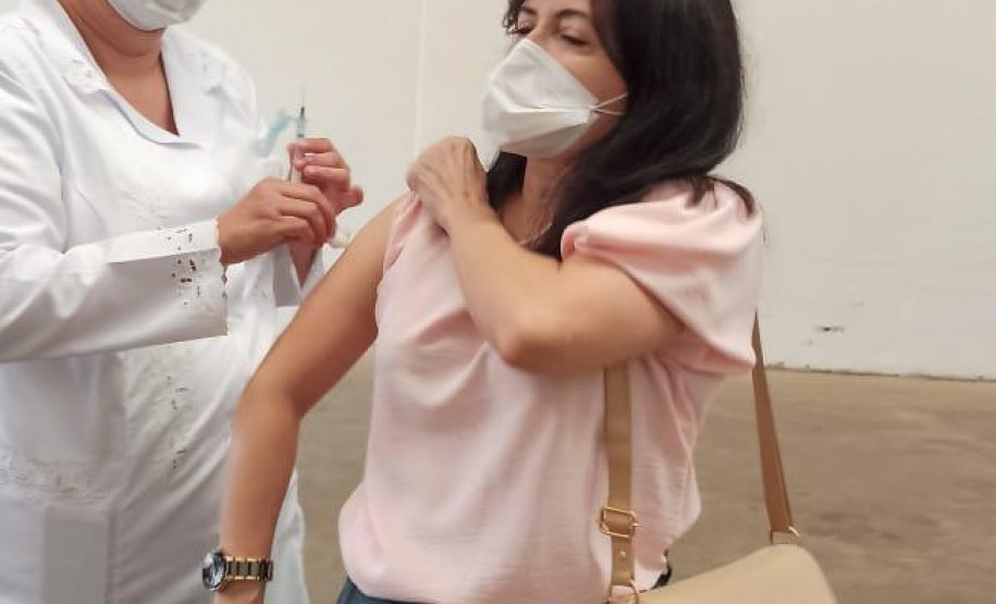 Vacinação de professores. Apucarana. Foto:SEED