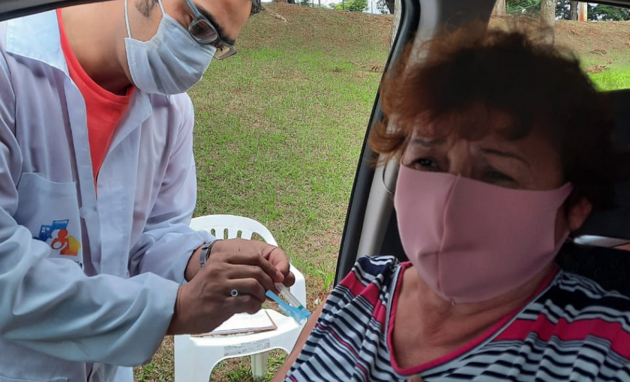 Vacinação de professores. Apucarana.. Foto:SEED