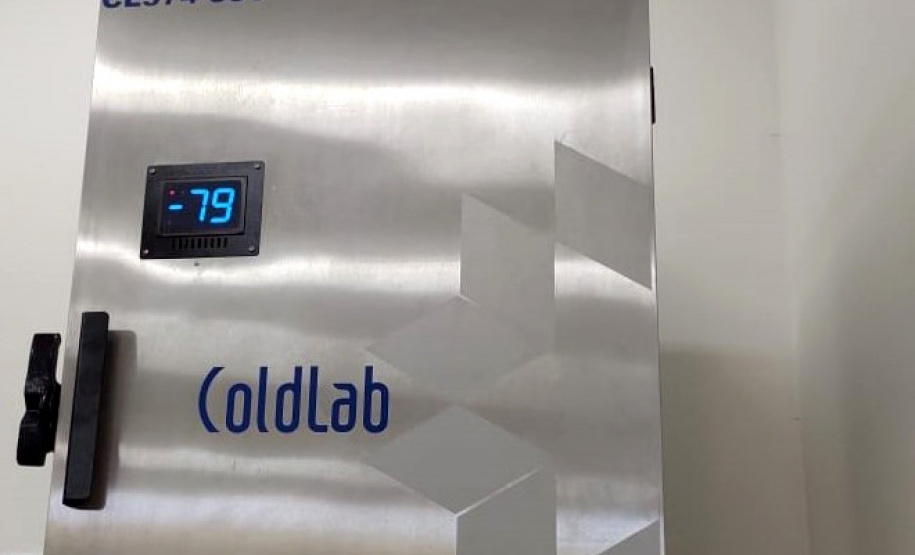 O IDR-Paraná (Instituto de Desenvolvimento Rural do Paraná-IAPAR-EMATER) manifestou interesse em contribuir com a campanha de vacinação contra a Covid-19 no Paraná. A direção do Instituto colocou à disposição da Secretaria Estadual da Saúde (Sesa) três ultrafreezers para o armazenamento de vacinas da Pfizer. Os equipamentos mantêm a temperatura de -80º C, necessária para a conservação da vacina. - Curitiba, 14/05/2021 - Foto: IDR