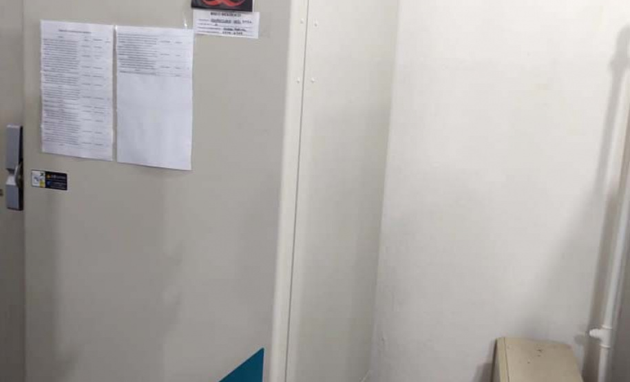 O IDR-Paraná (Instituto de Desenvolvimento Rural do Paraná-IAPAR-EMATER) manifestou interesse em contribuir com a campanha de vacinação contra a Covid-19 no Paraná. A direção do Instituto colocou à disposição da Secretaria Estadual da Saúde (Sesa) três ultrafreezers para o armazenamento de vacinas da Pfizer. Os equipamentos mantêm a temperatura de -80º C, necessária para a conservação da vacina. - Curitiba, 14/05/2021 - Foto: IDR