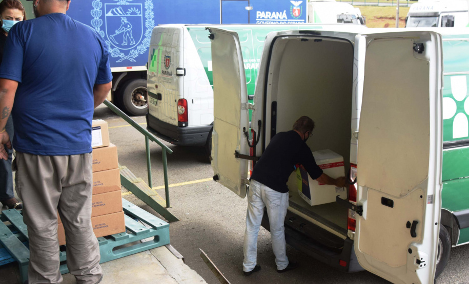 A Secretaria de Estado da Saúde (Sesa) iniciou nesta sexta-feira (14) a distribuição de mais 170.285 medicamentos elencados no chamado “kit de intubação” para pacientes internados com coronavírus. Ao todo 59 hospitais do Plano de Atendimento Covid-19 nas 22 Regionais de Saúde irão receber os medicamentos.Foto: Américo Antonio/SESA