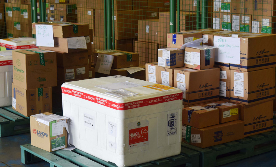 A Secretaria de Estado da Saúde (Sesa) iniciou nesta sexta-feira (14) a distribuição de mais 170.285 medicamentos elencados no chamado “kit de intubação” para pacientes internados com coronavírus. Ao todo 59 hospitais do Plano de Atendimento Covid-19 nas 22 Regionais de Saúde irão receber os medicamentos.Foto: Américo Antonio/SESA