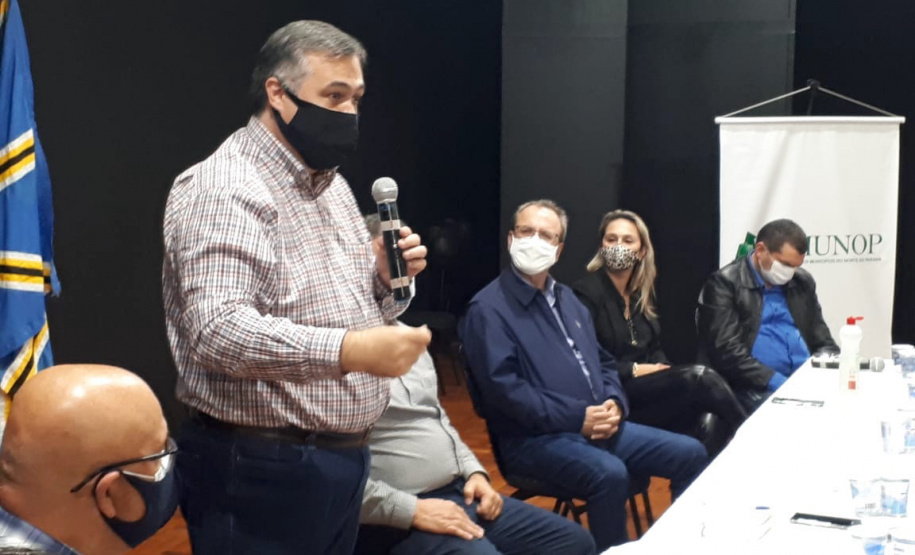 Em reunião com a Associação dos Municípios do Norte Pioneiro do Paraná (Amunop) nesta sexta-feira (14), o secretário de Estado da Saúde, Beto Preto, destacou que o compromisso com a região é prioridade da gestão.  -  Cornélio Procópio, 14/05/2021  -  Foto: Divulgação SESA