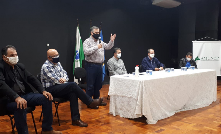 Em reunião com a Associação dos Municípios do Norte Pioneiro do Paraná (Amunop) nesta sexta-feira (14), o secretário de Estado da Saúde, Beto Preto, destacou que o compromisso com a região é prioridade da gestão.  -  Cornélio Procópio, 14/05/2021  -  Foto: Divulgação SESA