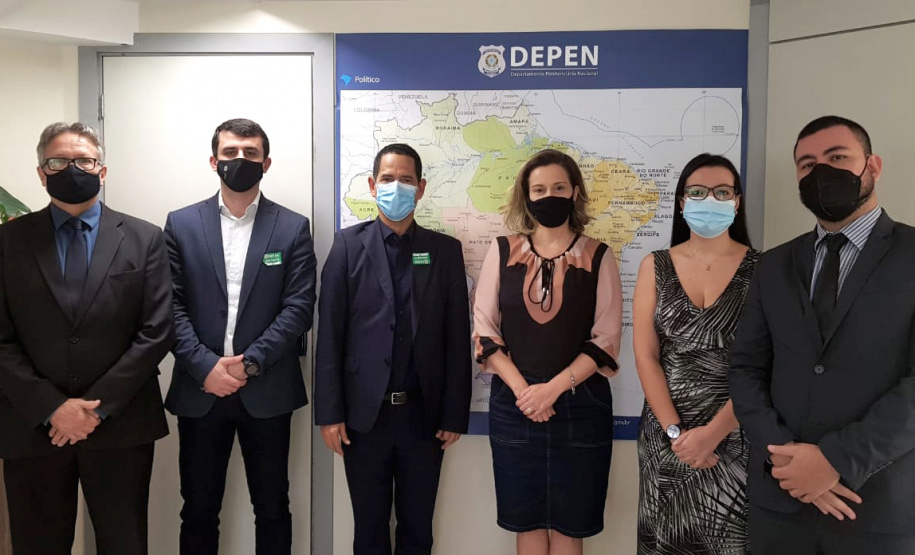 O secretário da Segurança Pública do Paraná, Romulo Marinho Soares, esteve em Brasília (DF) nesta quinta-feira (13/05), para tratar sobre projetos e obras, em especial a aquisição de armas e equipamentos e a construção de uma penitenciária de segurança média no Norte Pioneiro