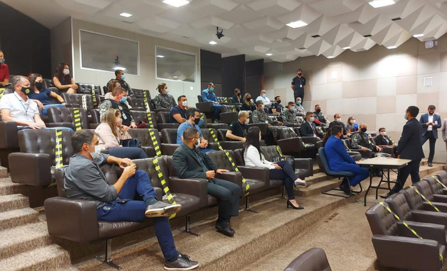 O secretário da Segurança Pública do Paraná, Romulo Marinho Soares, esteve em Brasília (DF) nesta quinta-feira (13/05), para tratar sobre projetos e obras, em especial a aquisição de armas e equipamentos e a construção de uma penitenciária de segurança média no Norte Pioneiro