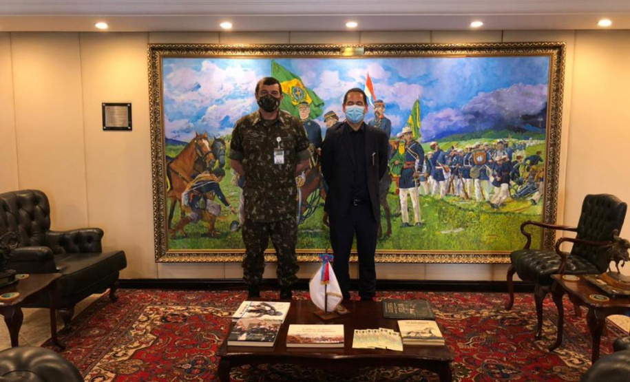 O secretário da Segurança Pública do Paraná, Romulo Marinho Soares, esteve em Brasília (DF) nesta quinta-feira (13/05), para tratar sobre projetos e obras, em especial a aquisição de armas e equipamentos e a construção de uma penitenciária de segurança média no Norte Pioneiro