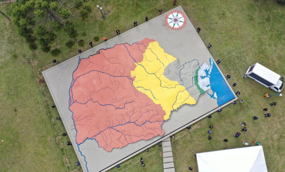 Uma cerimônia no jardim do Palácio Iguaçu, em Curitiba, realizada na manhã deste sábado (15), marcou a abertura oficial da 26ª edição da Marcha para Jesus. Ao lado de pastores de diferentes denominações religiosas da capital, o governador Carlos Massa Ratinho Junior e a primeira-dama Luciana Saito Massa acompanharam a solenidade, além de outras autoridades. O evento faz parte do Calendário Oficial do Estado. - Curitiba, 15/05/2021 - Foto: Alessandro Vieira/AEN