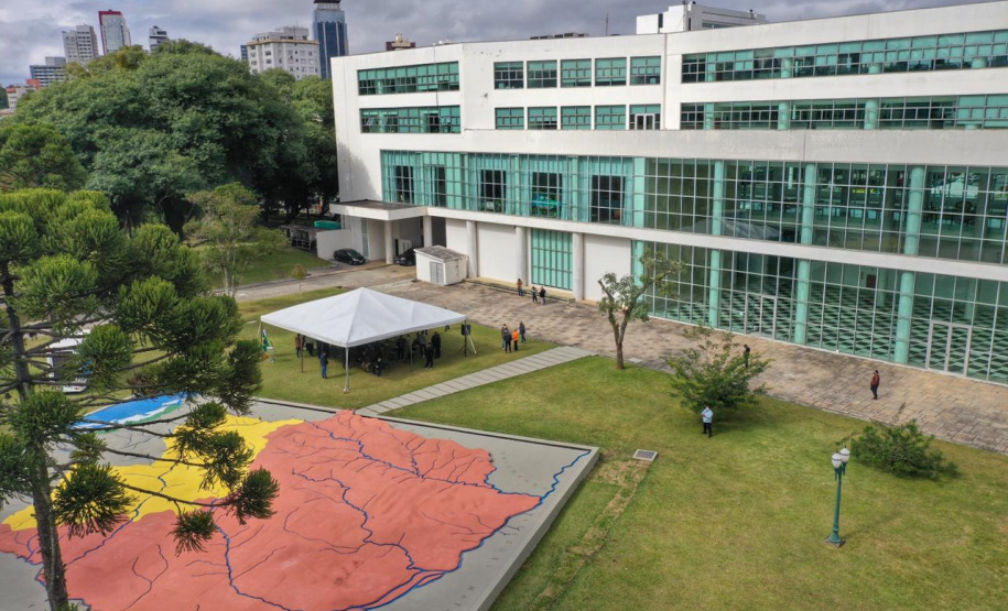 Uma cerimônia no jardim do Palácio Iguaçu, em Curitiba, realizada na manhã deste sábado (15), marcou a abertura oficial da 26ª edição da Marcha para Jesus. Ao lado de pastores de diferentes denominações religiosas da capital, o governador Carlos Massa Ratinho Junior e a primeira-dama Luciana Saito Massa acompanharam a solenidade, além de outras autoridades. O evento faz parte do Calendário Oficial do Estado. - Curitiba, 15/05/2021 - Foto: Alessandro Vieira/AEN