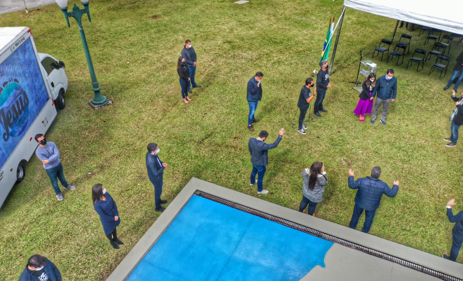 Uma cerimônia no jardim do Palácio Iguaçu, em Curitiba, realizada na manhã deste sábado (15), marcou a abertura oficial da 26ª edição da Marcha para Jesus. Ao lado de pastores de diferentes denominações religiosas da capital, o governador Carlos Massa Ratinho Junior e a primeira-dama Luciana Saito Massa acompanharam a solenidade, além de outras autoridades. O evento faz parte do Calendário Oficial do Estado. - Curitiba, 15/05/2021 - Foto: Alessandro Vieira/AEN