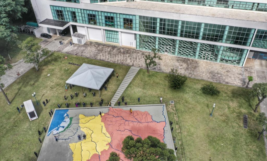 Uma cerimônia no jardim do Palácio Iguaçu, em Curitiba, realizada na manhã deste sábado (15), marcou a abertura oficial da 26ª edição da Marcha para Jesus. Ao lado de pastores de diferentes denominações religiosas da capital, o governador Carlos Massa Ratinho Junior e a primeira-dama Luciana Saito Massa acompanharam a solenidade, além de outras autoridades. O evento faz parte do Calendário Oficial do Estado. - Curitiba, 15/05/2021 - Foto: Alessandro Vieira/AEN