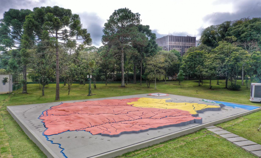 Uma cerimônia no jardim do Palácio Iguaçu, em Curitiba, realizada na manhã deste sábado (15), marcou a abertura oficial da 26ª edição da Marcha para Jesus. Ao lado de pastores de diferentes denominações religiosas da capital, o governador Carlos Massa Ratinho Junior e a primeira-dama Luciana Saito Massa acompanharam a solenidade, além de outras autoridades. O evento faz parte do Calendário Oficial do Estado. - Curitiba, 15/05/2021 - Foto: Alessandro Vieira/AEN