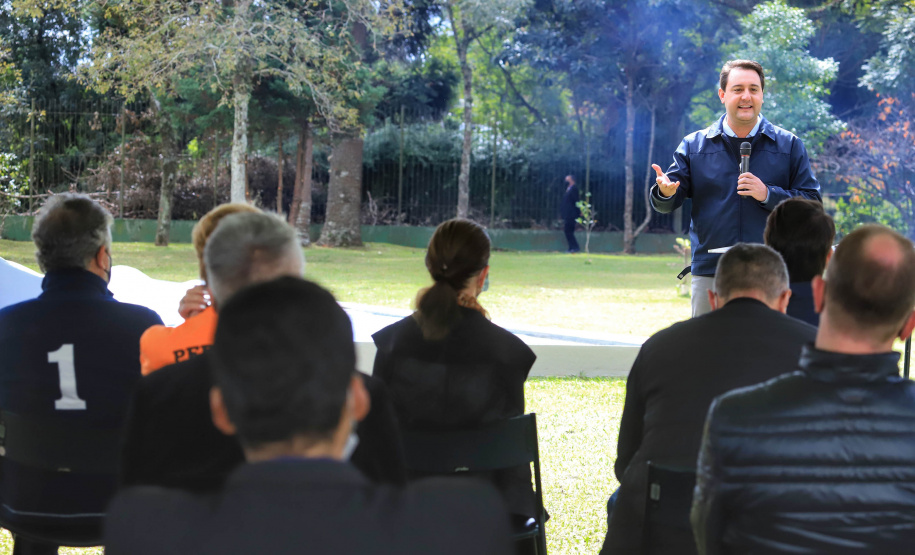 Uma cerimônia no jardim do Palácio Iguaçu, em Curitiba, realizada na manhã deste sábado (15), marcou a abertura oficial da 26ª edição da Marcha para Jesus. Ao lado de pastores de diferentes denominações religiosas da capital, o governador Carlos Massa Ratinho Junior e a primeira-dama Luciana Saito Massa acompanharam a solenidade, além de outras autoridades. O evento faz parte do Calendário Oficial do Estado. - Curitiba, 15/05/2021 - Foto: José Fernando Ogura/AEN