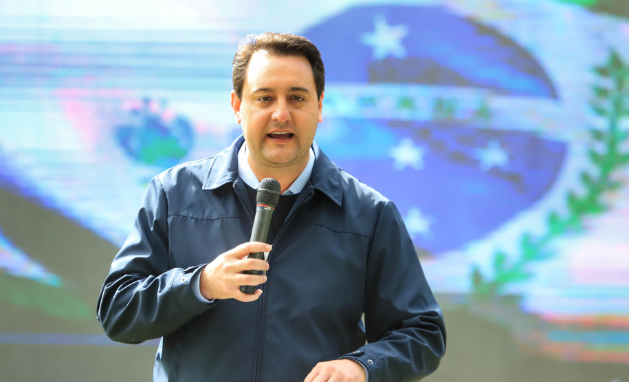 Uma cerimônia no jardim do Palácio Iguaçu, em Curitiba, realizada na manhã deste sábado (15), marcou a abertura oficial da 26ª edição da Marcha para Jesus. Ao lado de pastores de diferentes denominações religiosas da capital, o governador Carlos Massa Ratinho Junior e a primeira-dama Luciana Saito Massa acompanharam a solenidade, além de outras autoridades. O evento faz parte do Calendário Oficial do Estado. - Curitiba, 15/05/2021 - Foto: José Fernando Ogura/AEN